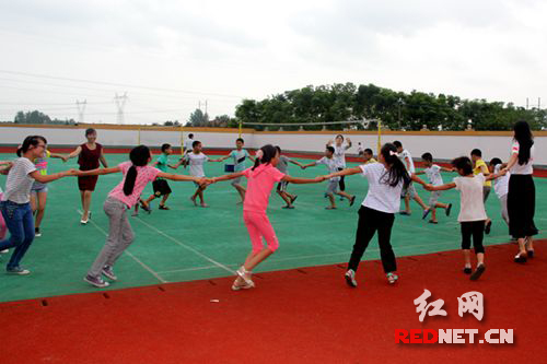 湖南师大赴常德阳光孤儿院暑期支教团队开展社