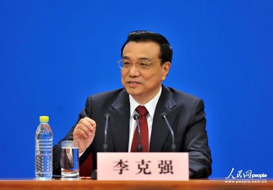 李克强总理回答记者提问 人民网记者 翁奇羽 摄