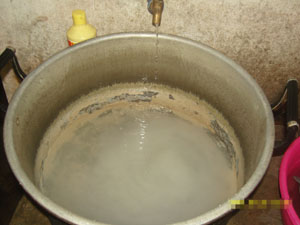 供水工程碳酸钙含量高职工买高价水做饭(图)