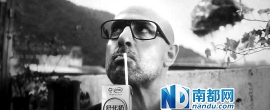 舒化奶在《变形金刚》系列特别显眼，尽管不能如愿让大黄蜂喝上一口，却让主角喝了还植入到台词。