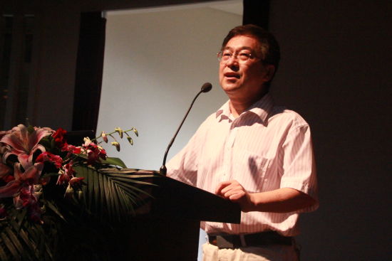 张敏结合我国当下的节庆现状