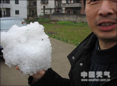 浙江嵊州24日晚雷雨大作 冰雹惹祸(组图)_天气预报