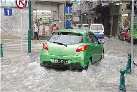 澳门昨日大雨滂沱 低洼地成水乡泽国_天气