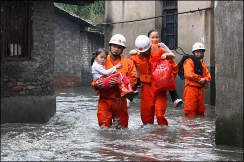 江西西部普降暴雨 新余近5万人遭受洪灾_天气预报