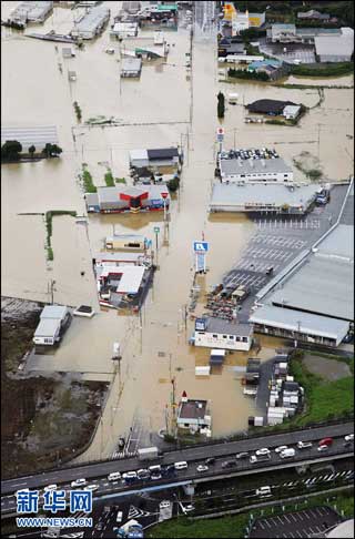 日本西部连降暴雨 1人死亡17万居民撤离_天气预报