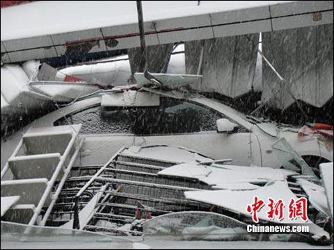 四川西昌售车展厅被大雪压塌_天气预报