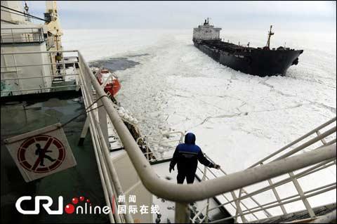 俄罗斯船只遭遇大块浮冰被困芬兰湾_天气预报