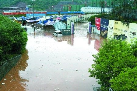 市气象台发布消息称,昨日凌晨零时至16时,我市多地遭遇暴雨"洗礼"