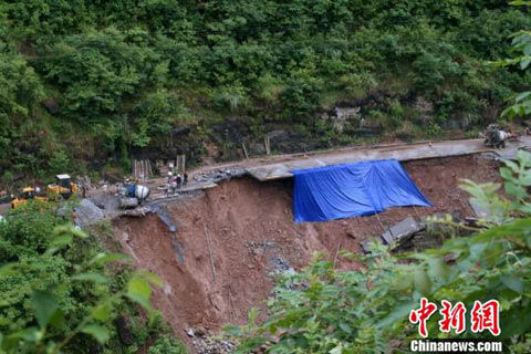 重庆省道103云阳段发生滑坡 道路双向封闭|天
