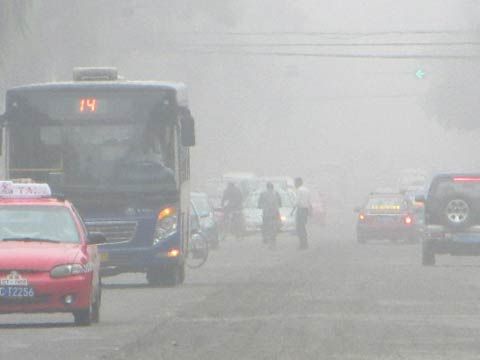 黑龙江牡丹江遭遇大雾天气