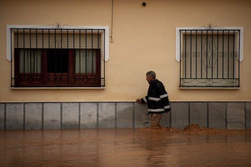 西班牙多地暴雨洪灾致7人死亡600余人被疏散