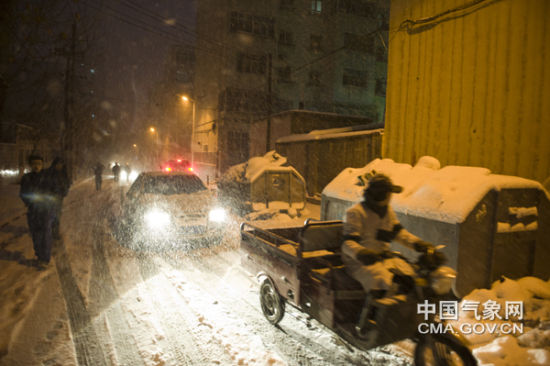 新疆多地大雪 北疆部分地区降暴雪|新疆|暴雪_