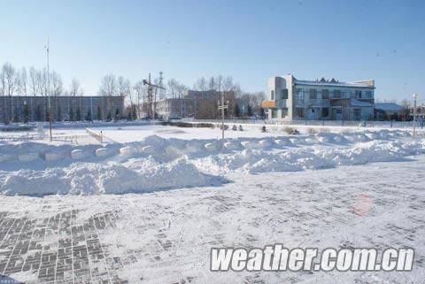 天气预报 > 正文  1月31日,呼伦贝尔市牙克石地区出现降雪天气.