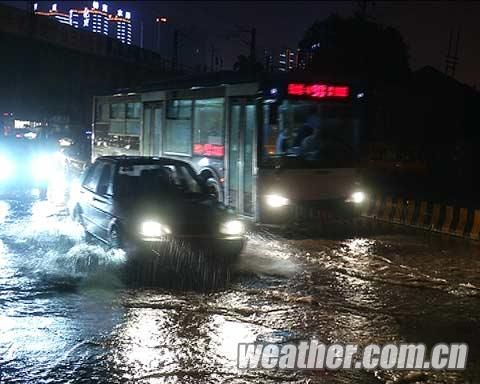 暴雨 今日雨势仍强劲|湖南|大暴雨|暴雨_新浪天气预报