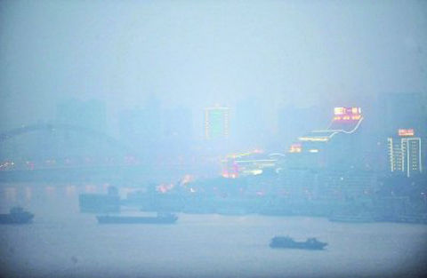 武汉遭遇今秋第一个雾霾天气 空气达到重