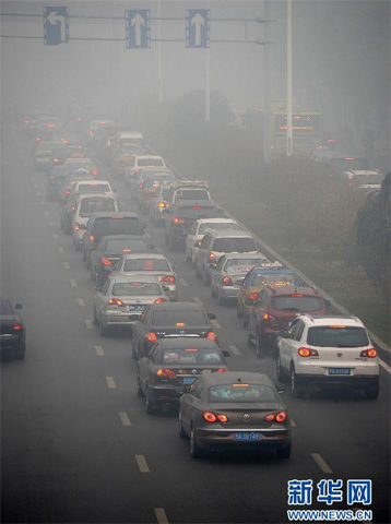 东北现下半年来最大范围雾霾交通严重受阻|哈