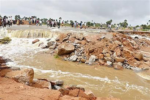 印度东部洪灾死亡人数升至45人_新浪天气预报