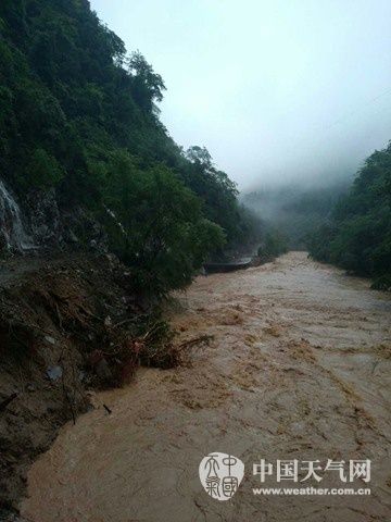 湖南遭遇暴雨袭击 临湘山体滑坡致2人亡_新浪