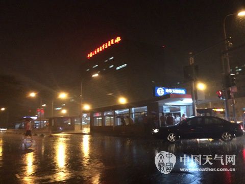 昨晚，北京再度迎来雷阵雨天气。