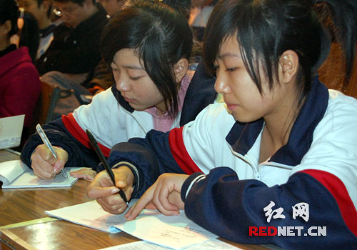 昔日少年犯来湘演讲 坎坷经历感悟人生道路