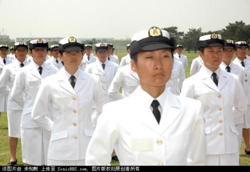 日本女兵在训练(组图)(11)