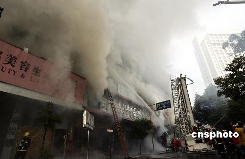 图:温州高楼大火致21人死亡