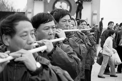 上海举行全国首个音乐集体葬礼