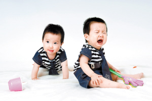 家有<em>双胞胎</em>小<em>美女</em>(图文)_新闻中心_新浪网