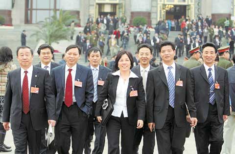 湖南代表团举行第十次全体会议