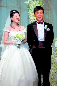 佟大为的姐姐也专程回国为弟弟的婚礼忙前跑后