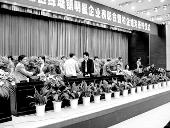 阳光下的真实_阳光下成长漫画_阳光下的收入