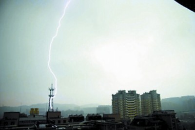 落地雷为什么击中他们?