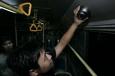 30辆公交车昨连夜安装监控设施 人为破坏负法