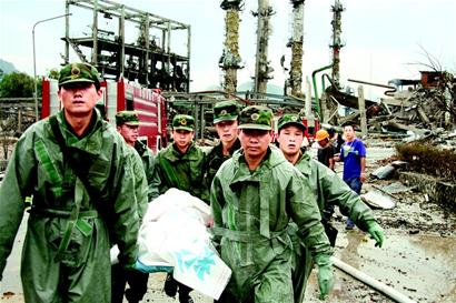 广西化工厂大爆炸 16人死亡万人转移