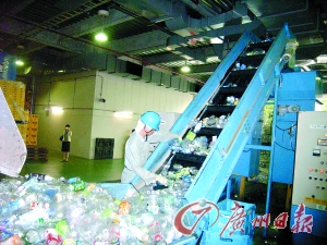 日本人将垃圾带回家再分类扔出