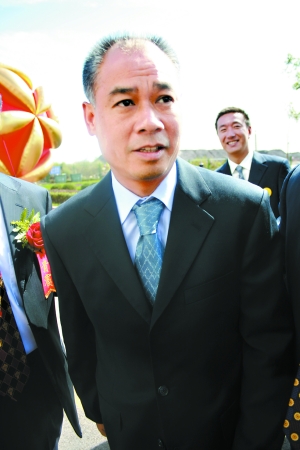 身家缩水千亿杨惠妍丢首富