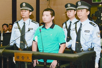 据广州日报报道 20日上午,上海市高级人民法院对杨佳袭警案二审公开