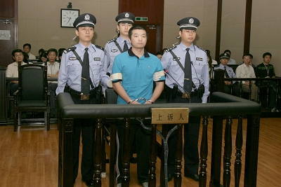 驳回杨佳上诉请求,维持原判,以故意杀人罪判处其死刑,剥夺政治权利