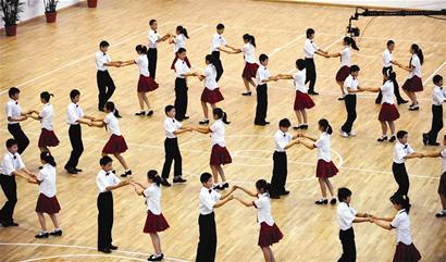 图文:武汉首届校园集体舞激情开赛