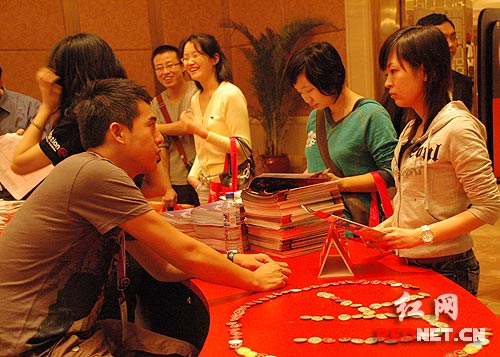 长沙举办英国教育展会 英国领事红网解答留学