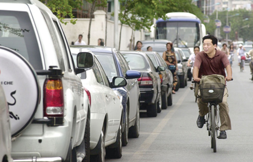 武汉道路停车收费涉嫌非法占道经营