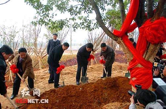 【首发】韶山南环线景观工程竣工张春贤周强植树纪念