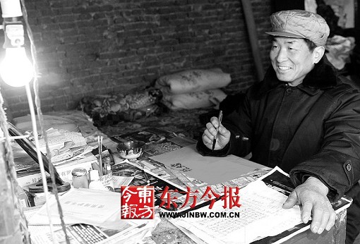 毛笔写诗给自己找伴 诗和爱情捧红55岁巩义