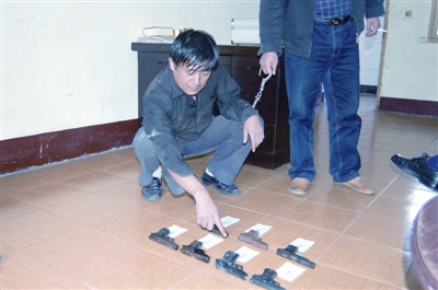 仿64手枪4支,双管猎枪1支