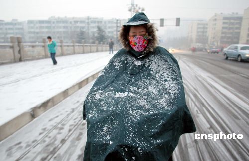 图:江苏徐州降下新年第一场雪