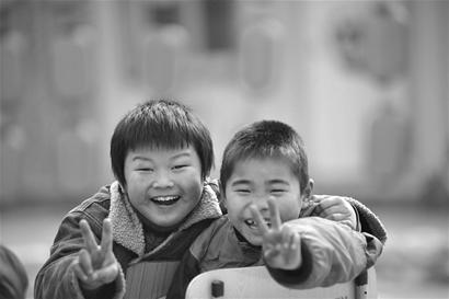 图文:灾区人民脸上的笑容真美