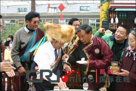 格尔木藏族牧民盛装庆新年