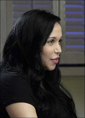 美成人影片公司邀八胞胎妈妈出演色情电影(图