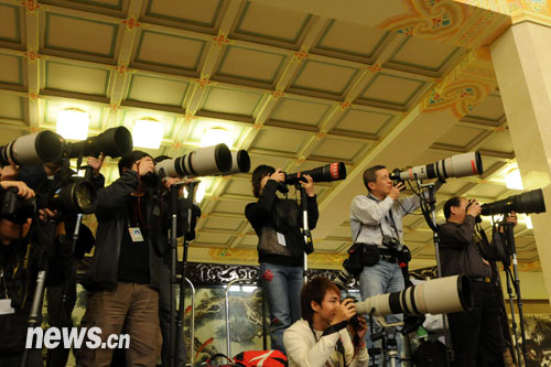 两会花絮:长枪短炮(组图)_新闻中心_新浪网