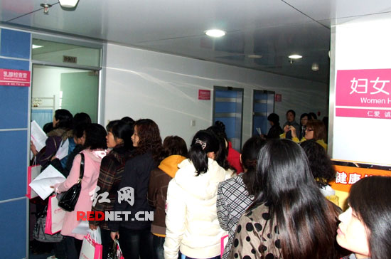 百名<em>妇女三八节免费体检</em> 医生提醒需连续坚持